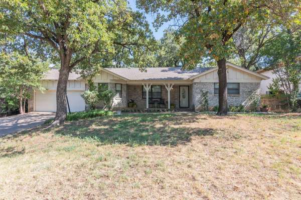 860 Timberhill Drive, Hurst, TX 76053