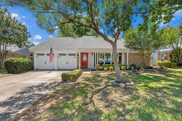 310 Harrington Lane, Euless, TX 76039