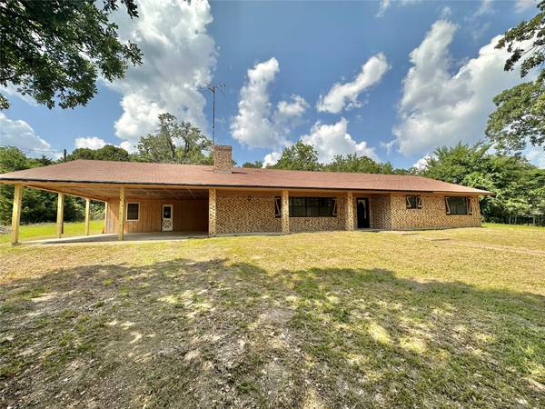 7183 County Road 4528, Palestine, TX 75803