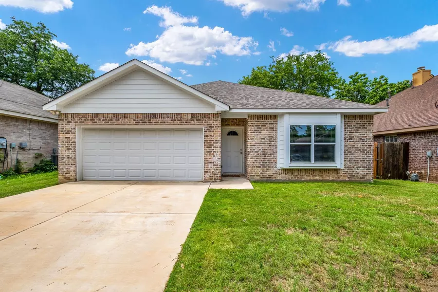 227 Adolphus Avenue, Lake Dallas, TX 75065