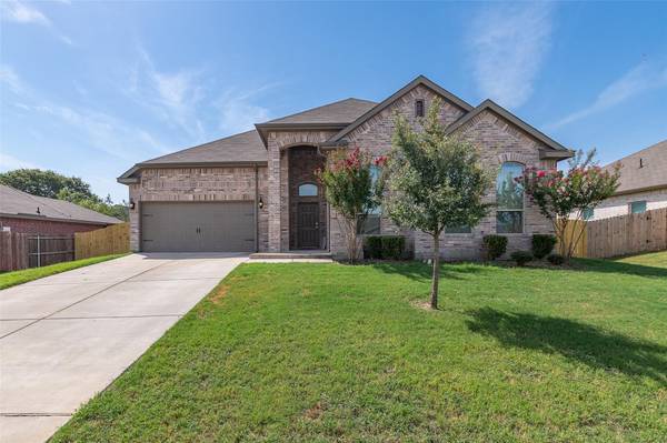 3737 Dutch Iris Lane, Forest Hill, TX 76140