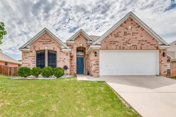 7624 Lawnsberry Drive, Fort Worth, TX 76137