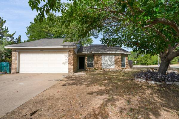 6000 Windsong Drive, Arlington, TX 76001