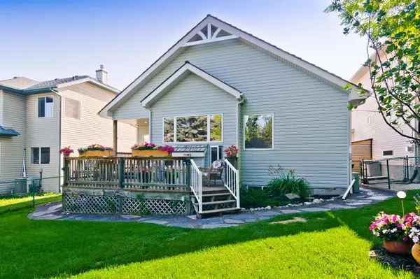 Calgary, AB T3B 5T4,13 Valley Ponds CRES NW