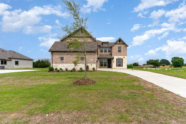 320 Crystal Lake Lane, Red Oak, TX 75154