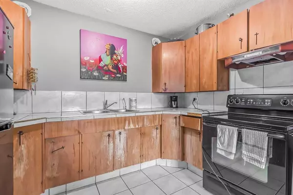 Calgary, AB T2N 1C3,1616 8 AVE NW #328