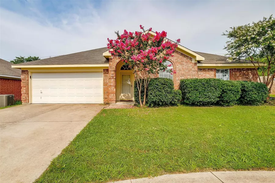 8111 Mosstree Drive, Arlington, TX 76001