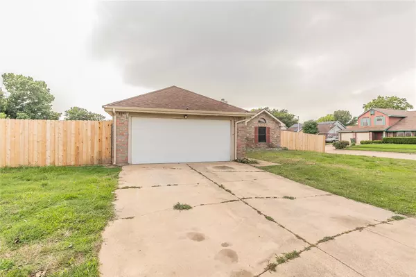 Arlington, TX 76018,4811 Hollow Tree Court