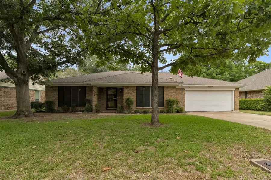 333 Suttonwood Drive, Fort Worth, TX 76108