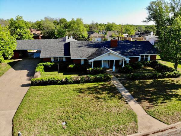 1502 Cypress Street, Breckenridge, TX 76424