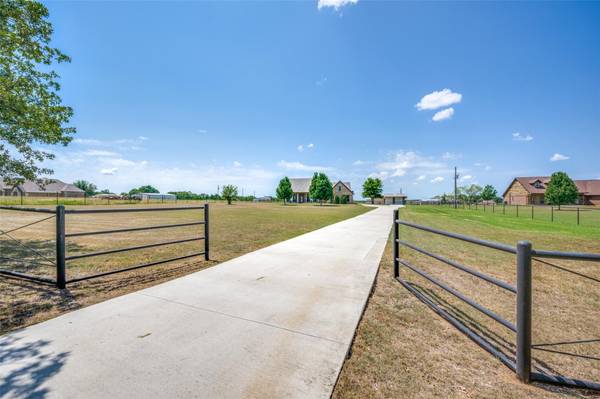 969 County Road 4371,  Decatur,  TX 76234