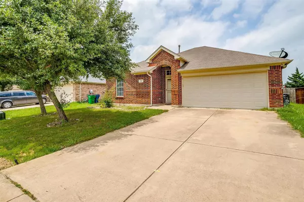 215 Arabian Road, Waxahachie, TX 75165