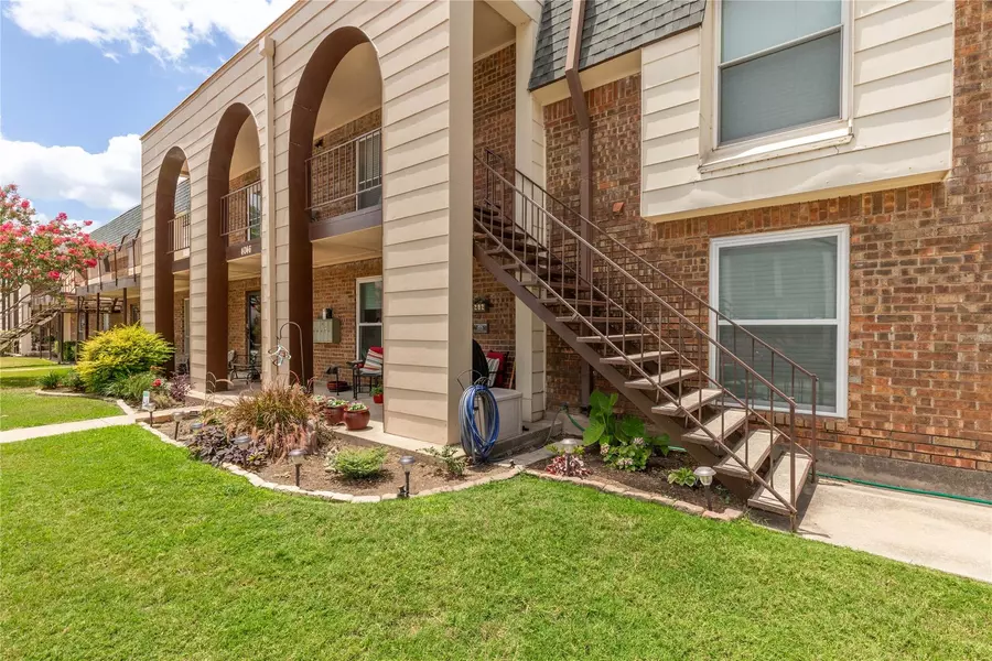 4046 Ridglea Country Club Drive #1201, Fort Worth, TX 76126