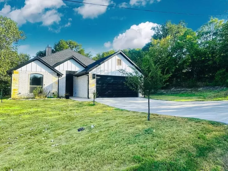 323 Heritage Trail, Granbury, TX 76048