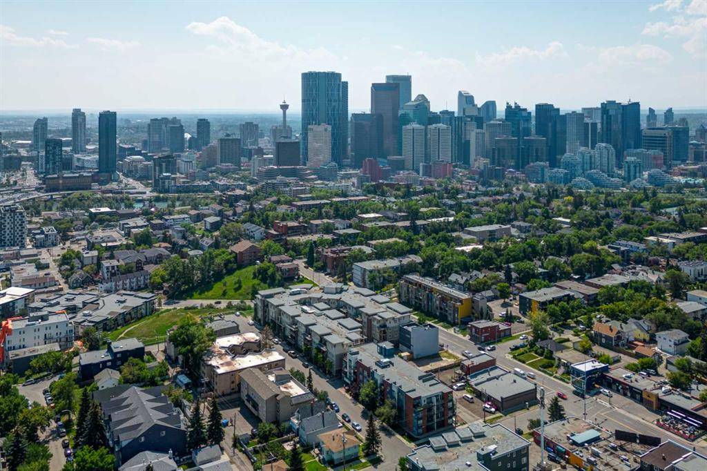 Calgary, AB T2E 3S7,707 4 ST NE #412