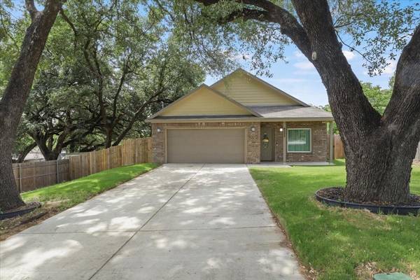 4525 White Oak Lane, River Oaks, TX 76114