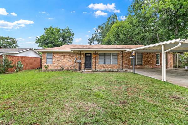 5032 Roxie Street, Haltom City, TX 76117