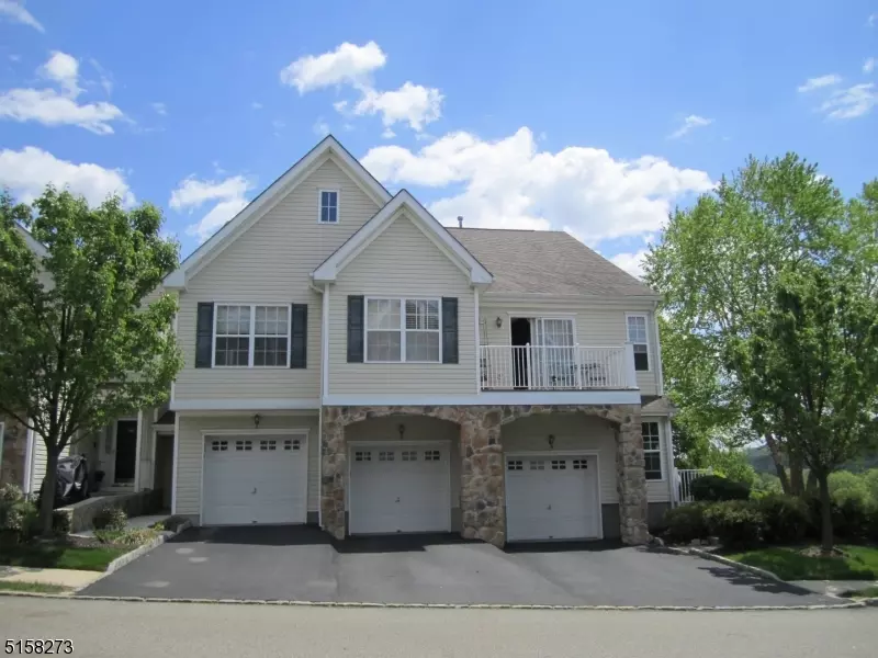 142 Mountainside Dr, Pompton Lakes Boro, NJ 07442