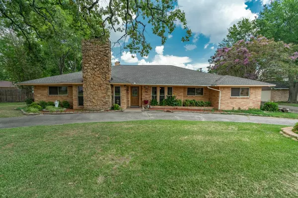 107 Oak Glen Drive,  Greenville,  TX 75402