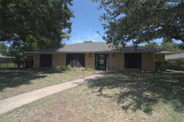 1701 Crescent Drive, Sherman, TX 75092