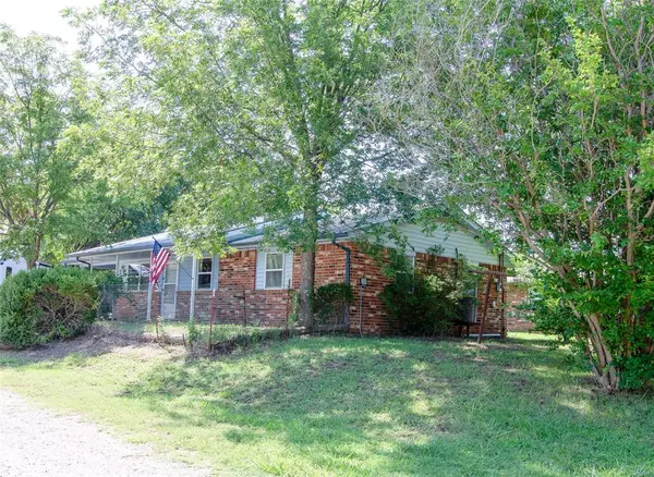 Maud, OK 74854,301 W Walker