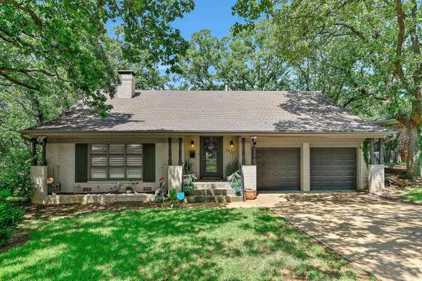 1031 S Fairbanks Avenue,  Denison,  TX 75020