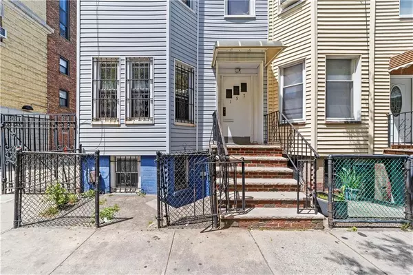 Brooklyn, NY 11221,157 Menahan ST