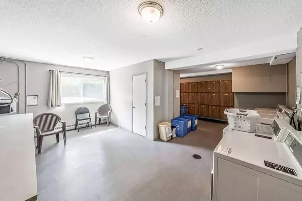 Calgary, AB T2T 4M8,2508 17 ST SW #204