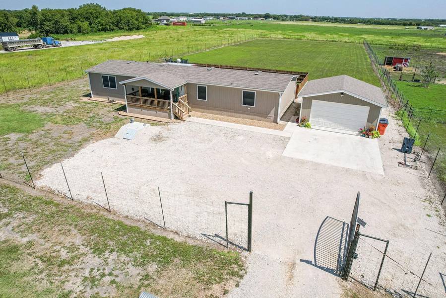 8759 County Road 1143, Celeste, TX 75423