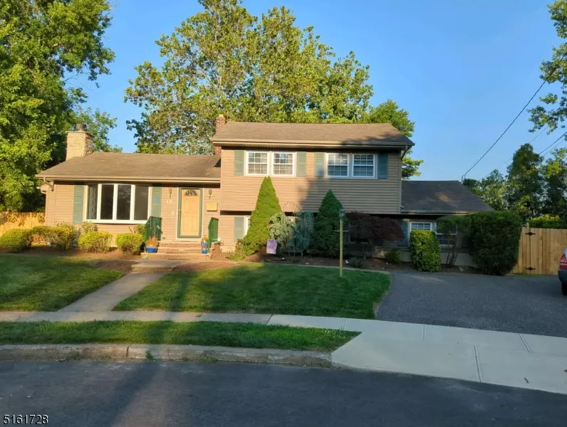 10 Beth Ct, Spotswood Boro, NJ 08884