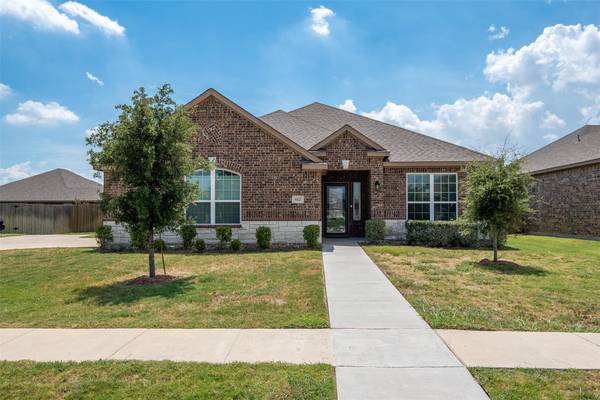 612 Roaring Springs Drive, Glenn Heights, TX 75154