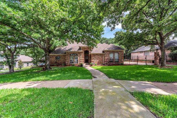 424 Windjammer Lane, Azle, TX 76020