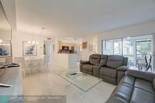 Delray Beach, FL 33446,6586 Southurst Ter  #105