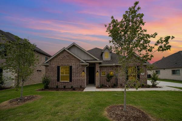 905 Lauren Drive, Midlothian, TX 76065