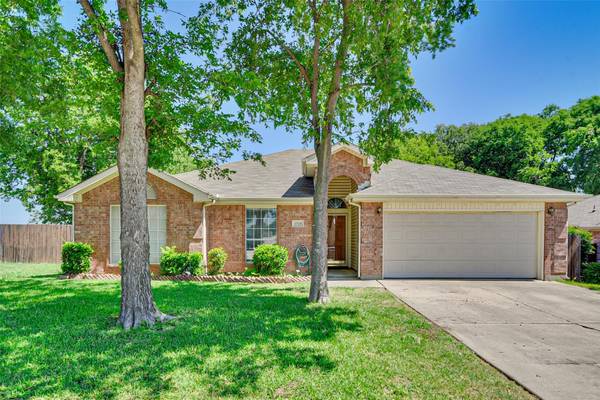 1728 Sandalwood Drive, Grand Prairie, TX 75052