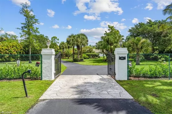 6941 Sable Ridge LN, Naples, FL 34109