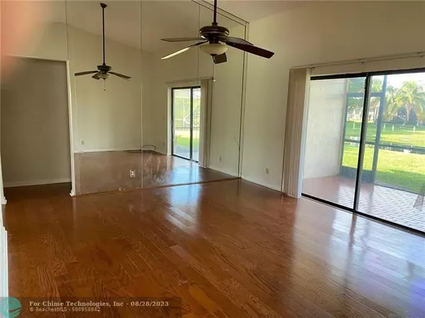 Deerfield Beach, FL 33442,18 Columbia Ct