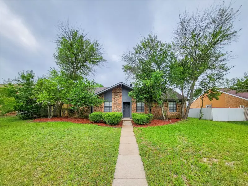 421 Rainier Street, Cedar Hill, TX 75104