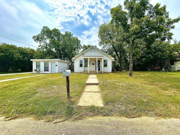 2200 Avenue B, Brownwood, TX 76801