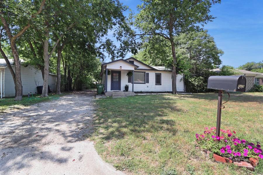 8429 Hanon Drive, White Settlement, TX 76108