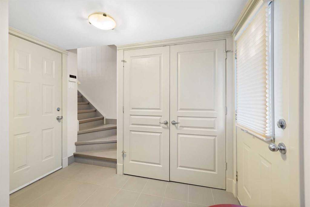 Calgary, AB T2T 3Y1,3511 14A ST SW #204