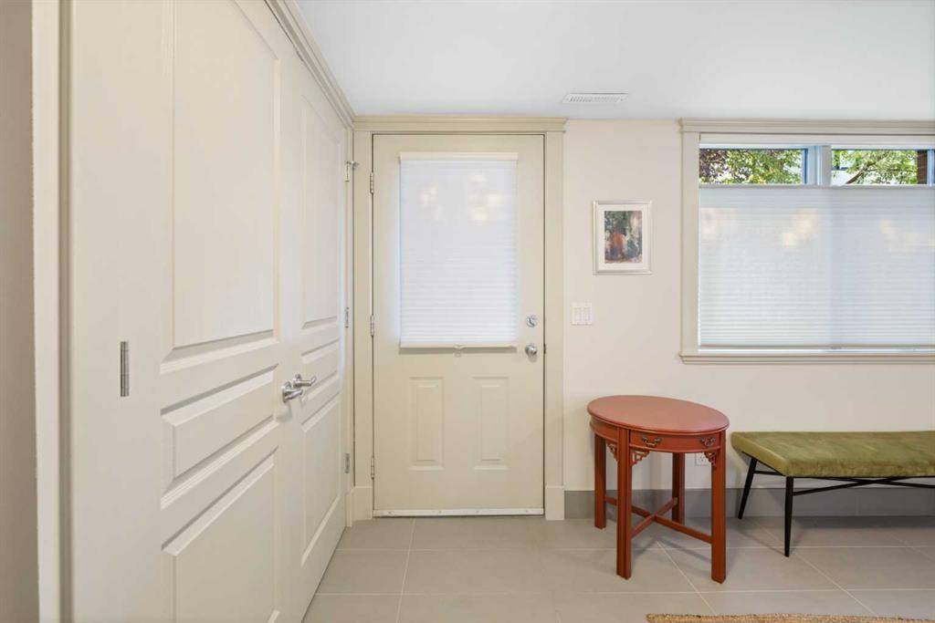 Calgary, AB T2T 3Y1,3511 14A ST SW #204