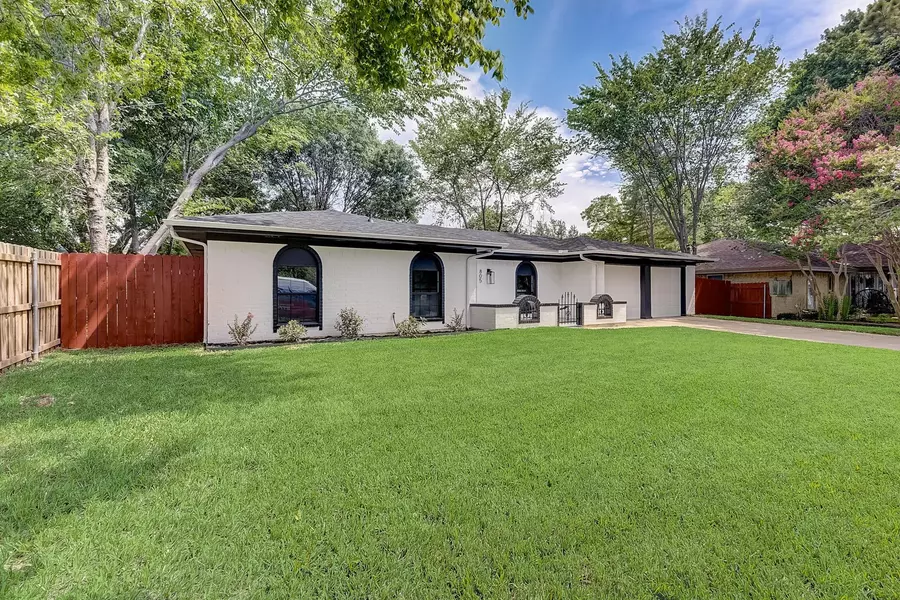 805 Simpson Terrace, Bedford, TX 76021