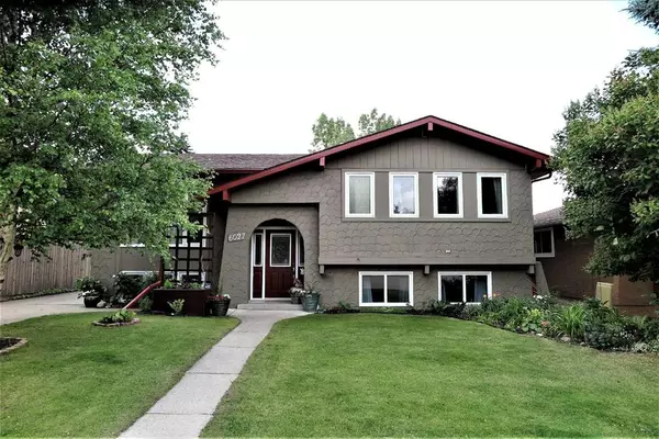 Calgary, AB T3A 2B2,6027 Dalcastle DR NW