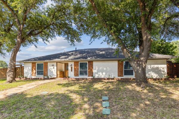 1931 Maxwell Drive, Lewisville, TX 75077