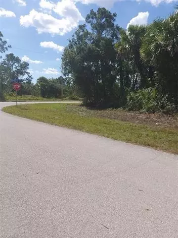 1233 Cresent ST E, Lehigh Acres, FL 33974