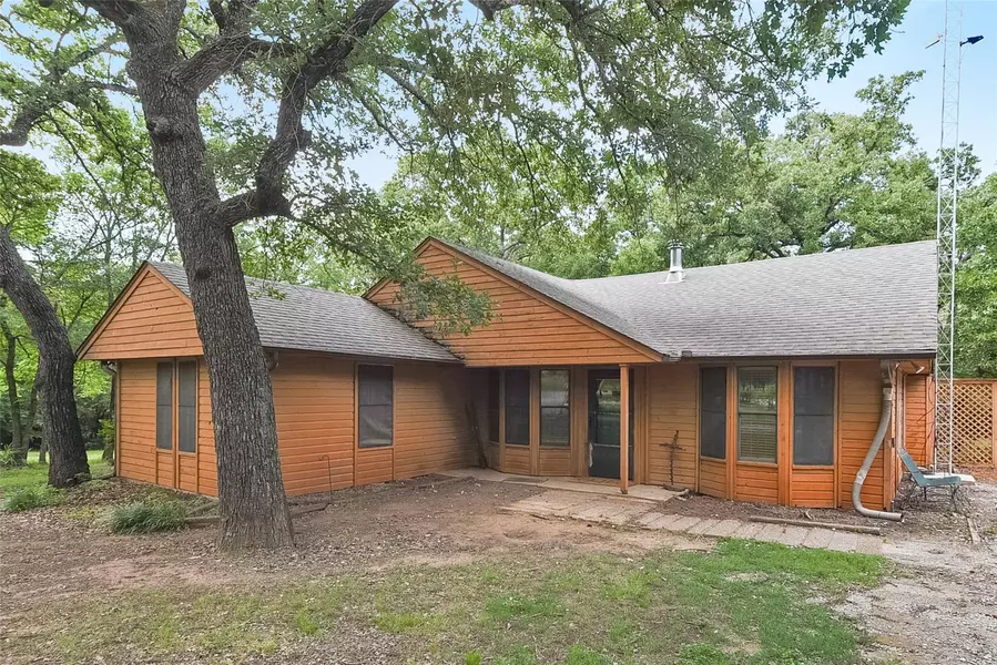 679 County Road 262, Gainesville, TX 76240