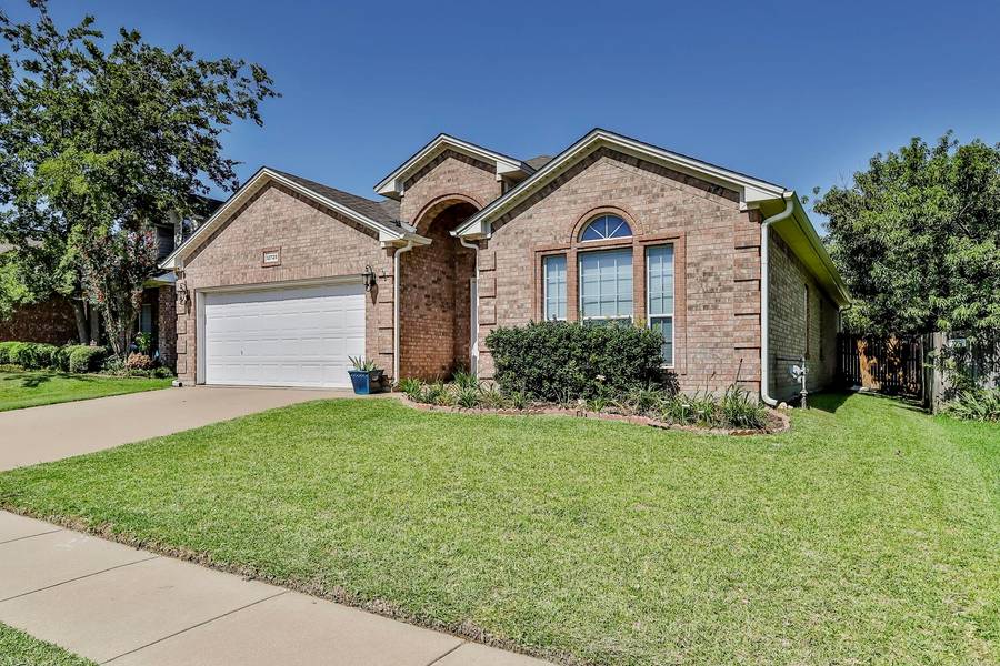 12725 Hannahsville Lane, Fort Worth, TX 76244