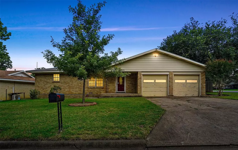 1015 Turner Street, Cleburne, TX 76033