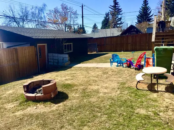 Calgary, AB T3B 0X9,4603 22 AVE NW